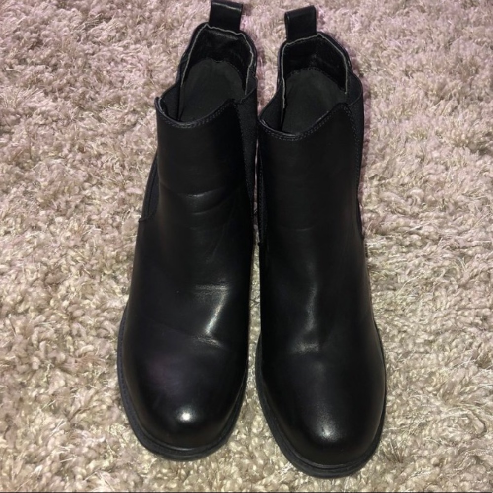 LIKE NEW CHELSEA HIGH HEEL BOOTS